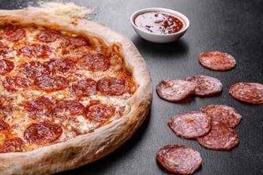 Pizza Mitad Salami Mitad Peperoni + Gaseosa 1.5Lt.