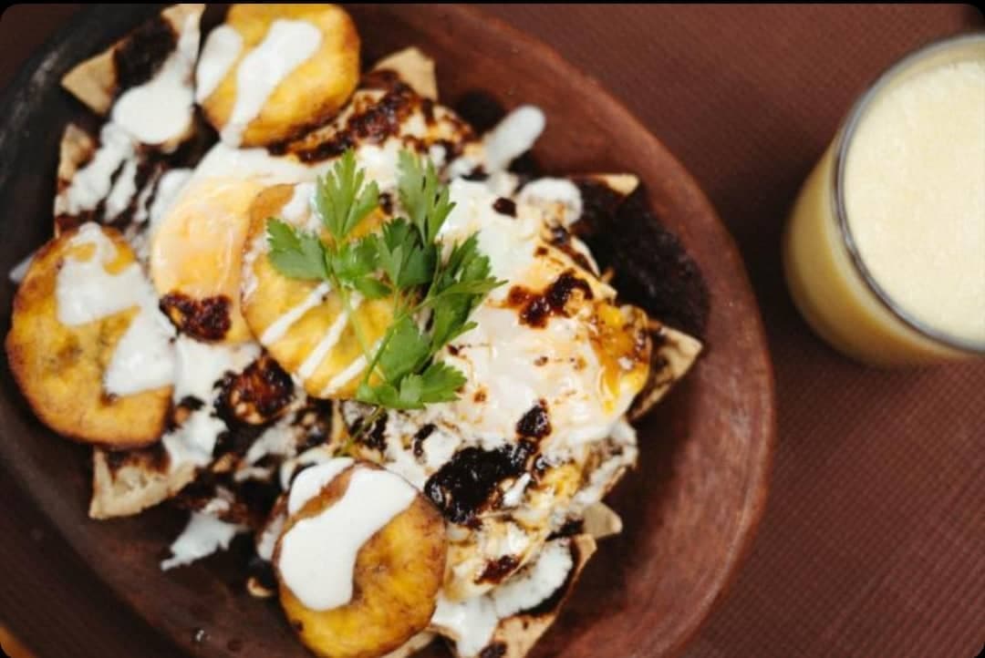 COMBO-Chilaquiles Aztecas
