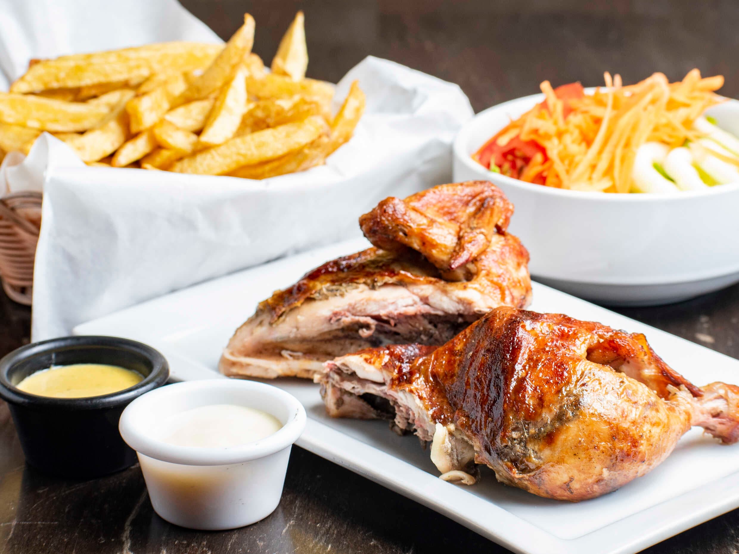 1/2 Pollo + Papas + Ensalada + Chaufa + 1Lt Chicha