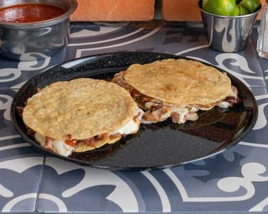 Quesadilla de Maíz con Maciza