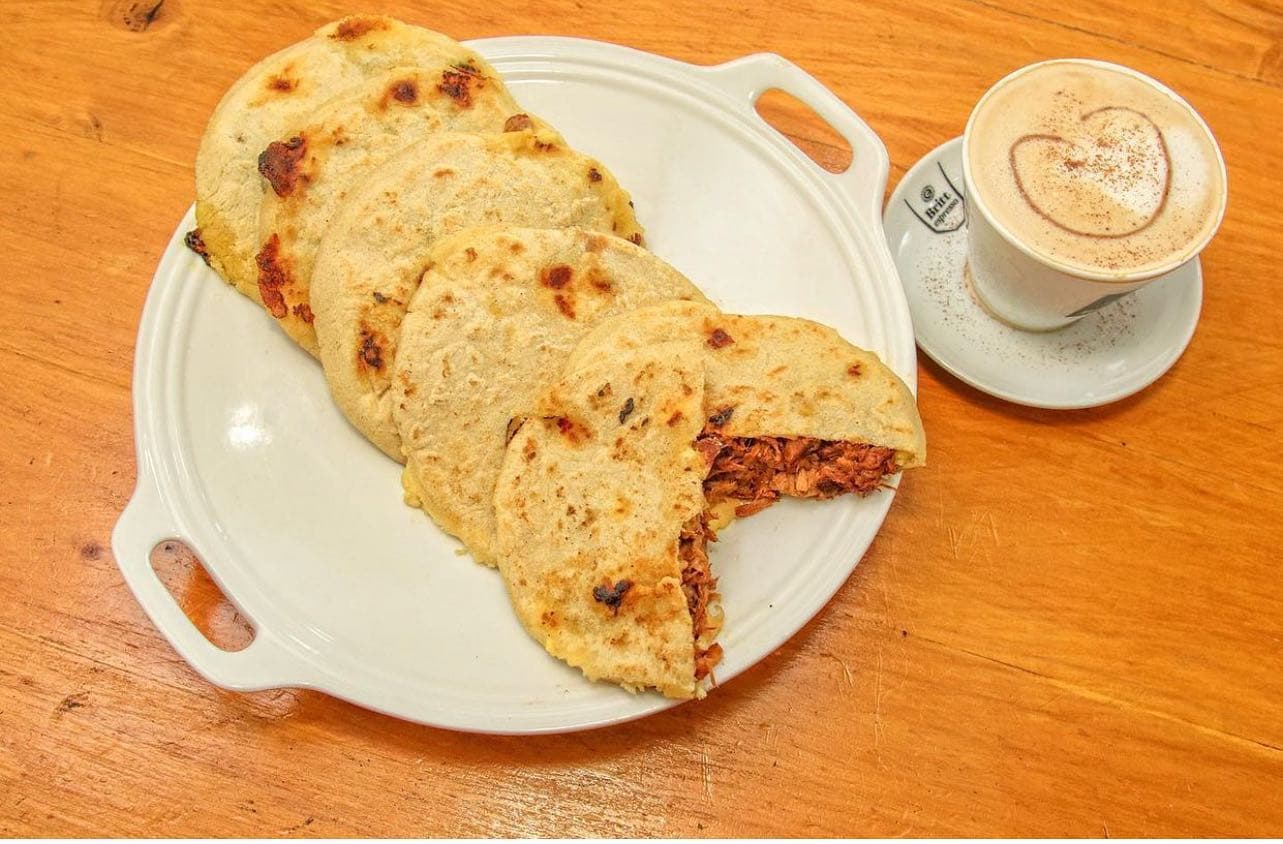 Pupusa de Carne Mechada