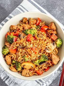 44--Chop Suey con Pollo en Salsa de Ostiones