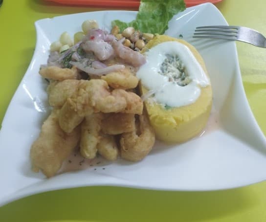 Chicharrón de Pota y Causa de Pollo