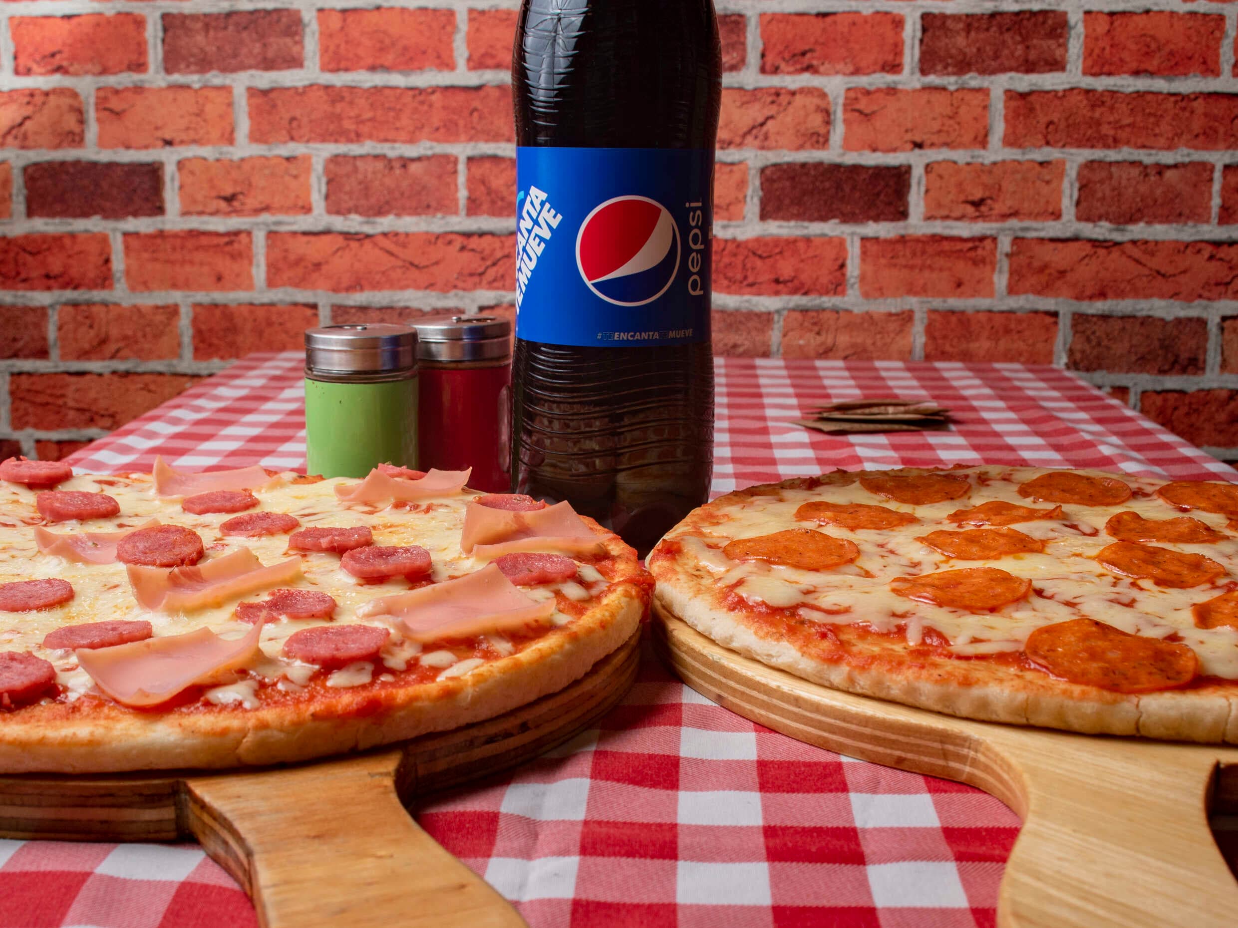 2 Pizzas Familiares + 1 Gaseosa 1 Litro