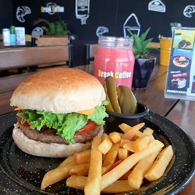 Paquete:Hamburguesa Break Pollo o Res +Papas Gajo