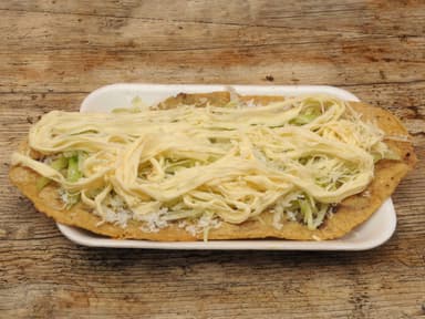 Huarache de Quesillo