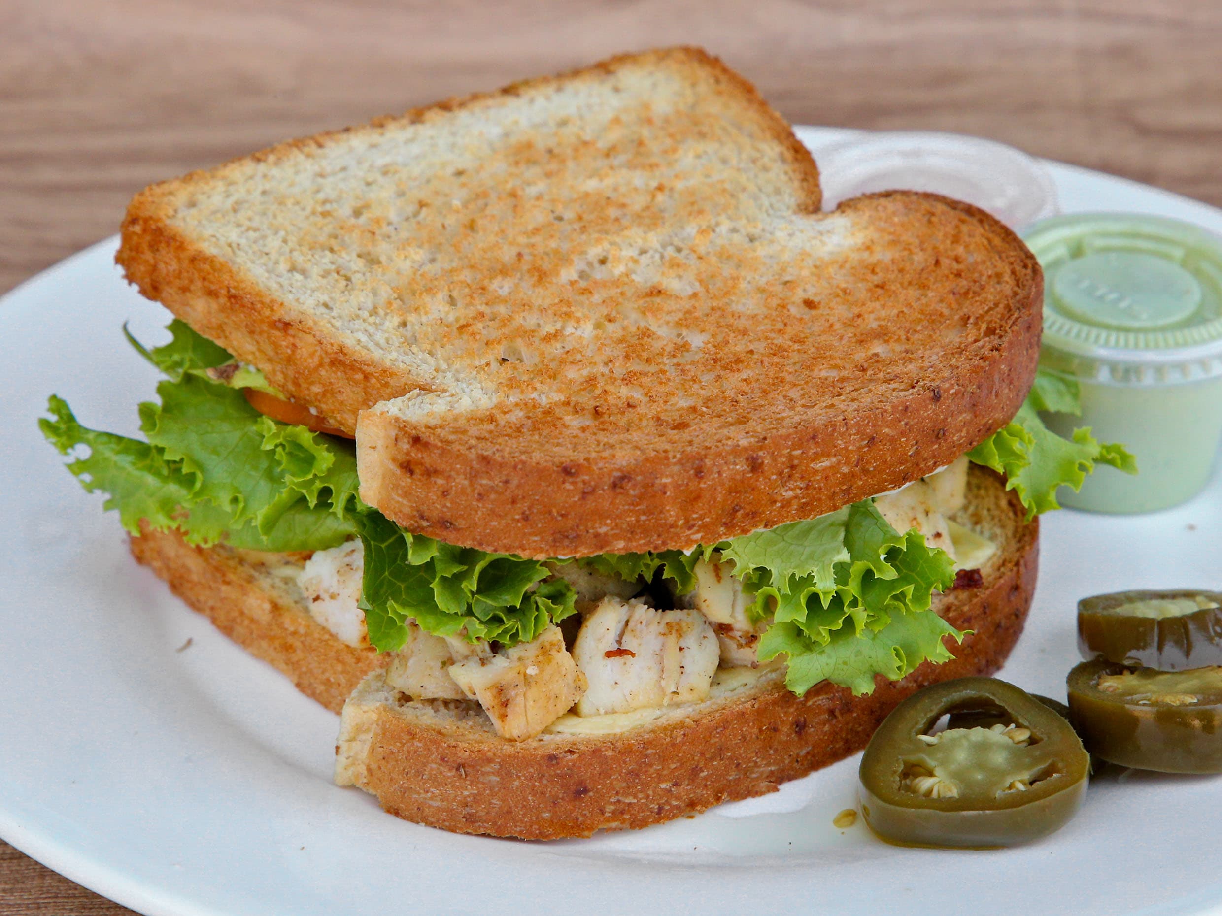 Sándwich Integral de Pollo BBQ