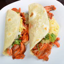 Tacos al pastor con tortilla de harina
