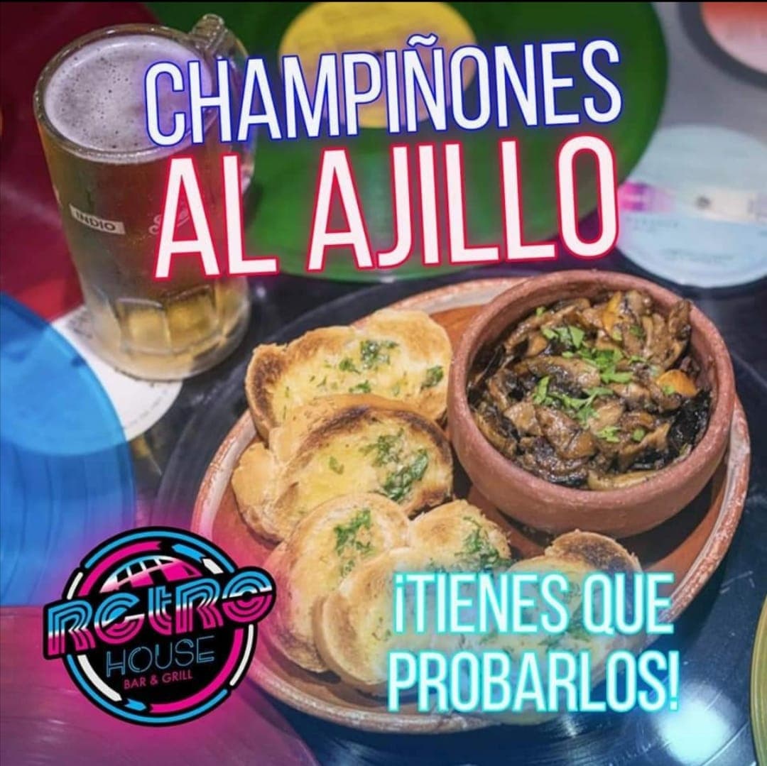 Champiñones al Ajillo