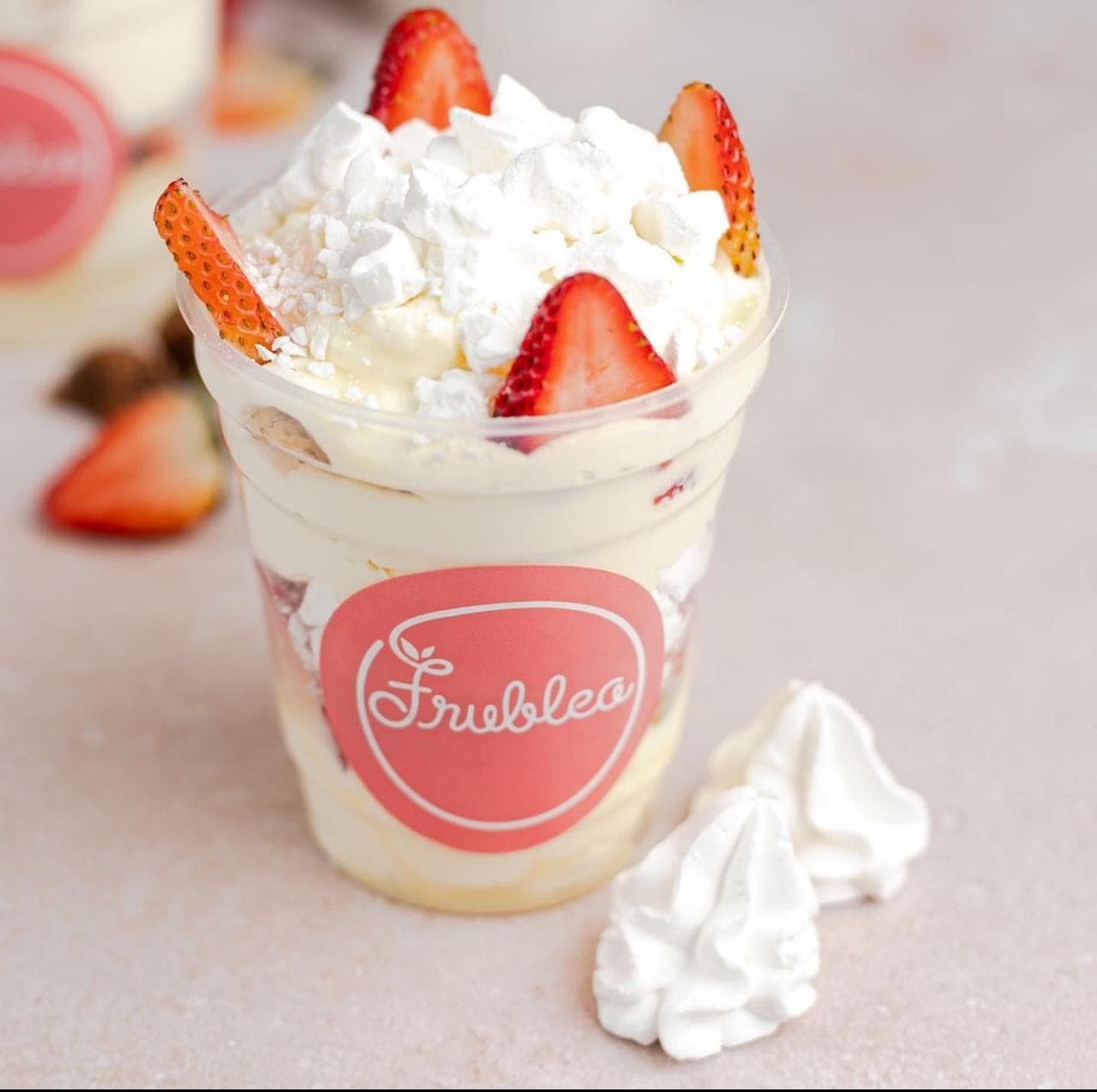 Fresas con Crema y Merengue