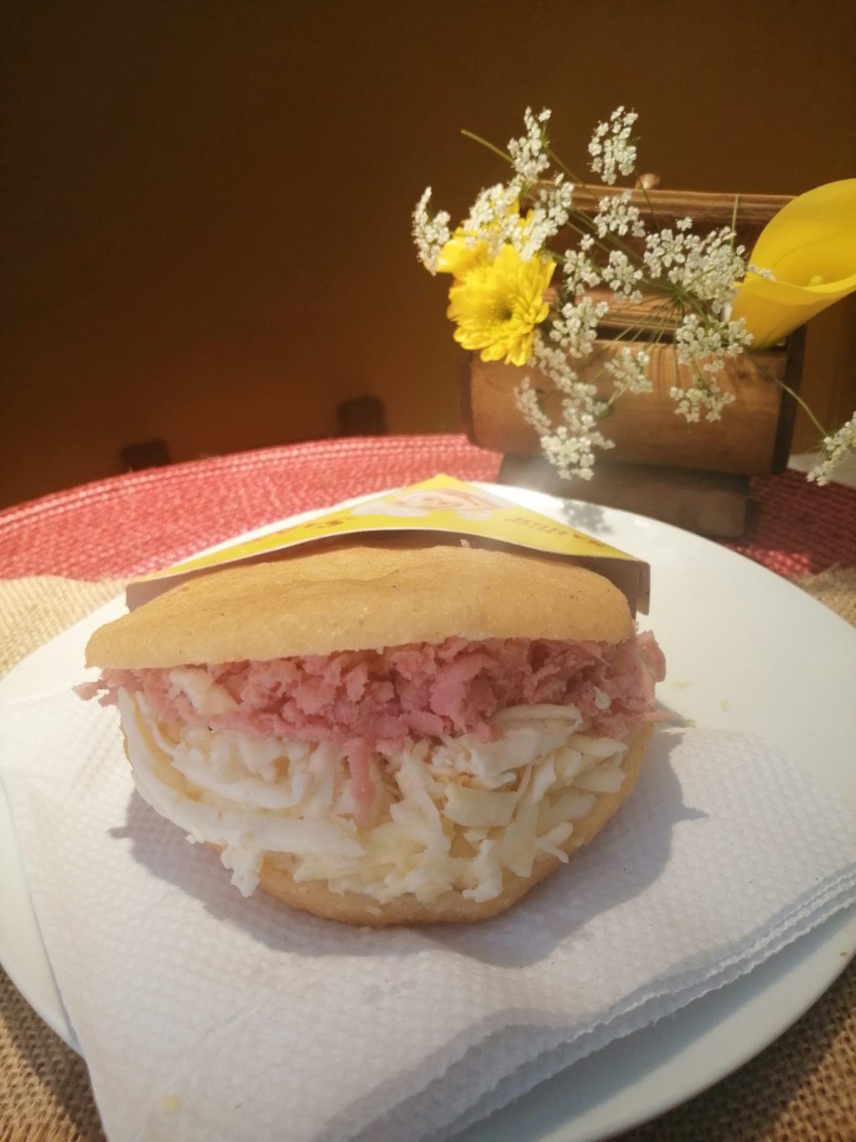 Arepa de Jamón y Queso