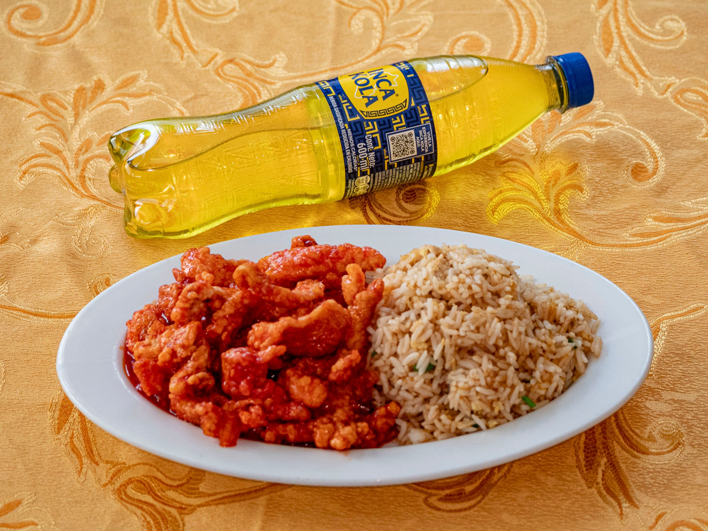 Chi Jau Kay con Tipakay Chaufa e Inka Kola de 500