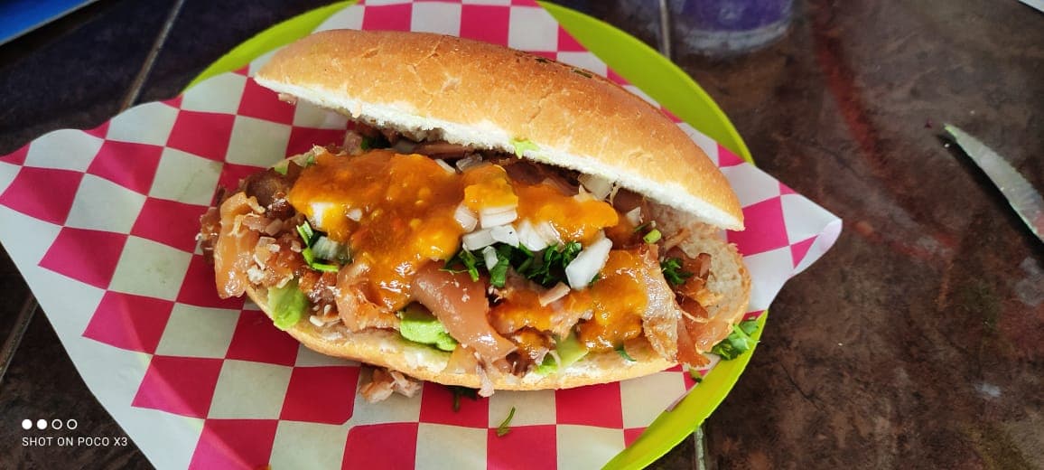 Combo 3 Quesadilla + 1 Torta de carnitas