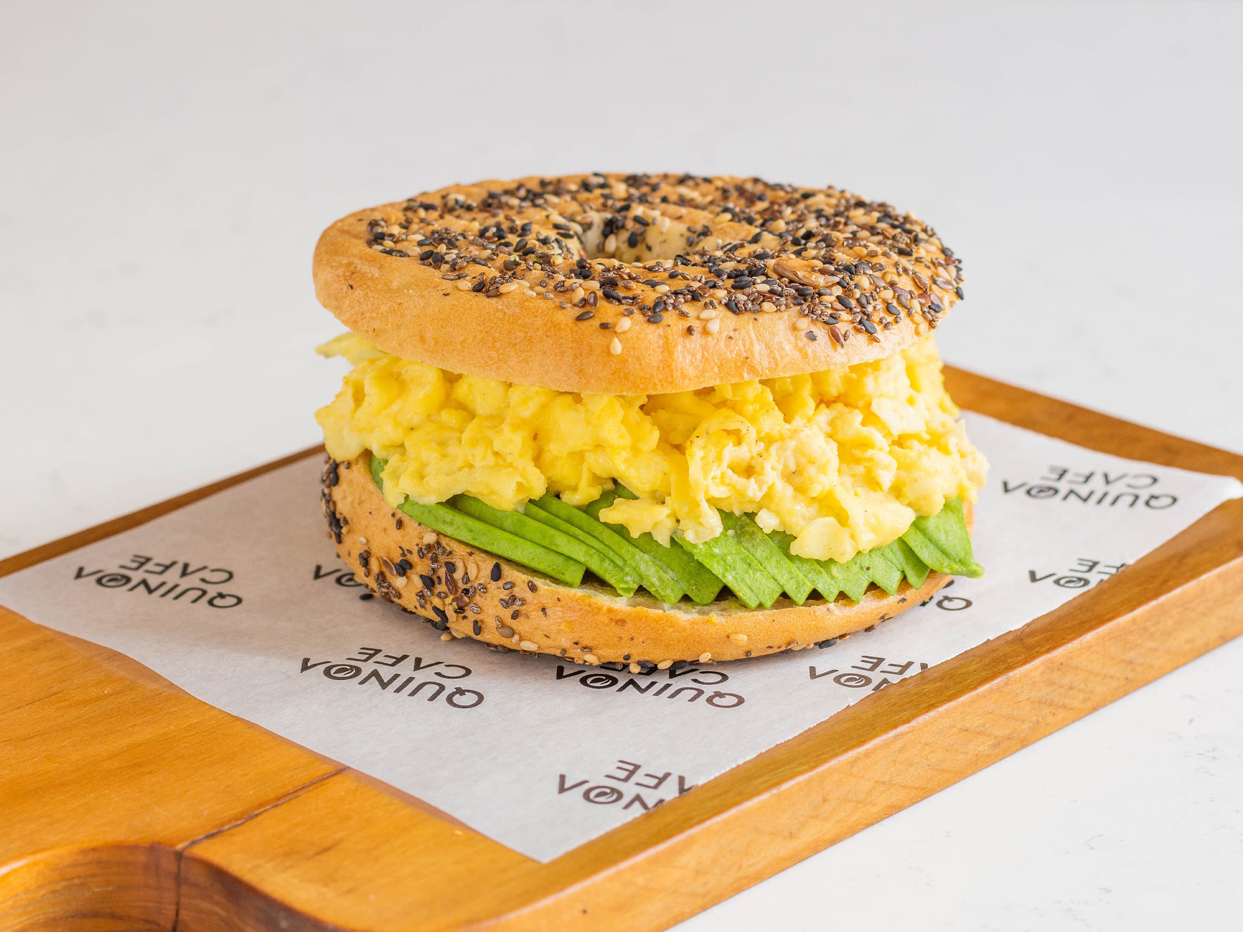 Bagel de Huevo + Jugo
