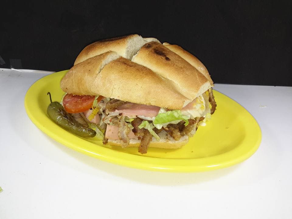 Combo Torta de Salchicha + Agua del Día