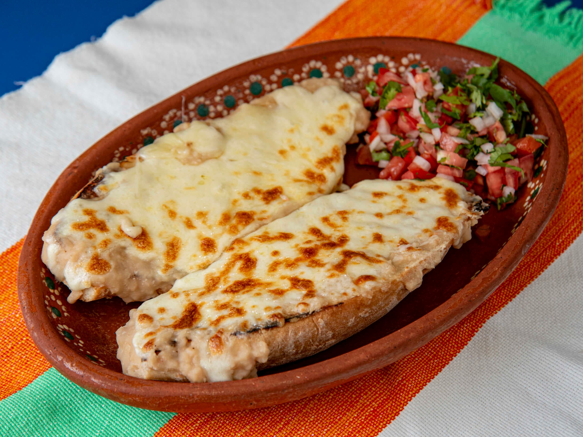 Molletes Salados