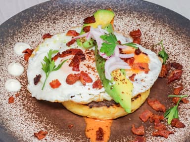 Huevo Fritos Sobre Arepa