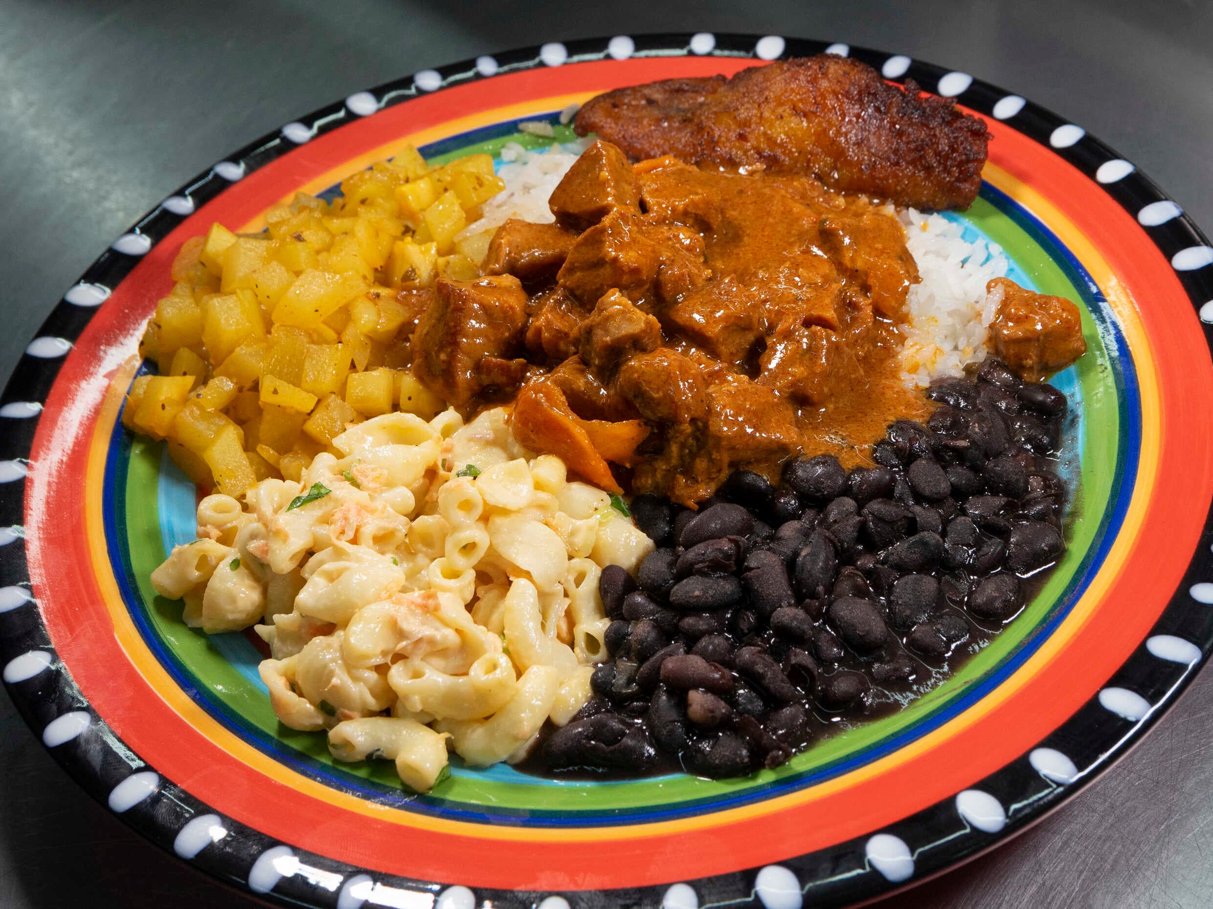 Casados con Carne en Salsa