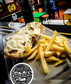 2 Perros Especiales + Papas a la Francesa