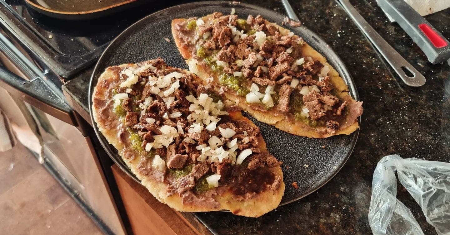 Huarache de Salchicha