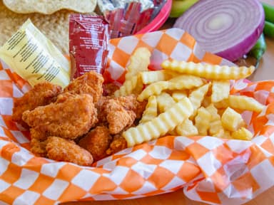 Boneless con Papas Fritas