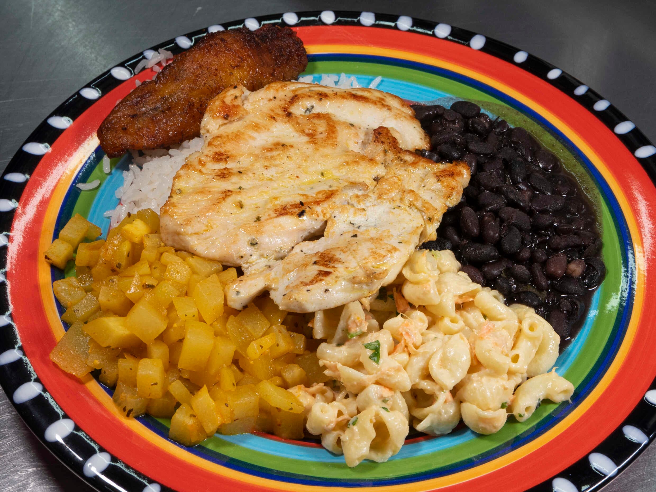 Casado Con Pollo en salsa