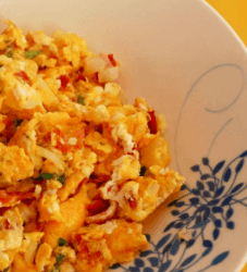 Huevos con Tocino