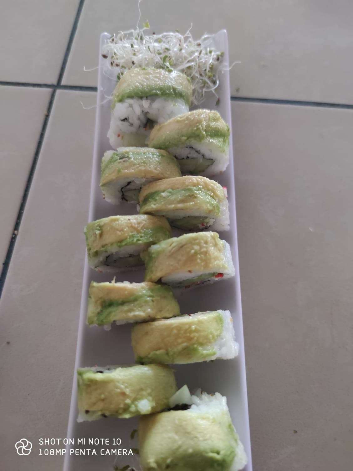 Sushi Aguacate