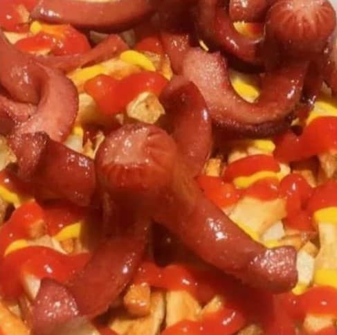 Papas a la francesa + salchichas