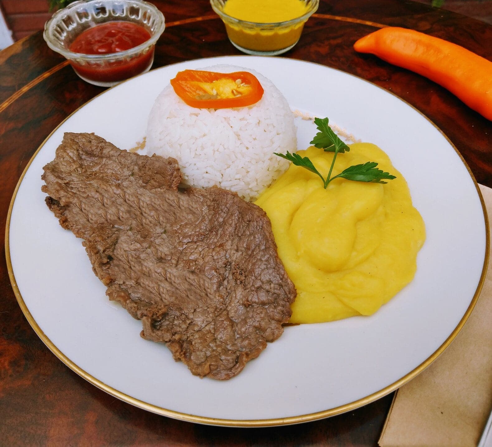 Puré con Bistec