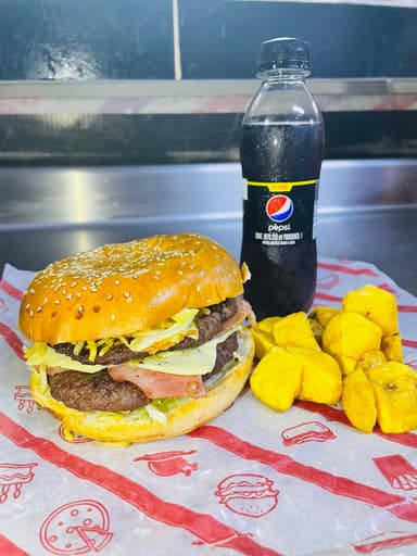 Hamburguesa Doble Carne, Gaseosa 250 ml y Papas
