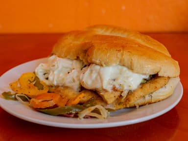 Torta de Milanesa de  Pollo con queso Oaxaca