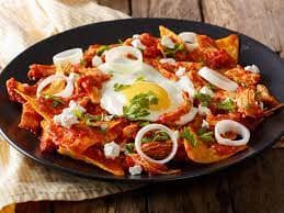 Combo chilaquiles rojos con huevo