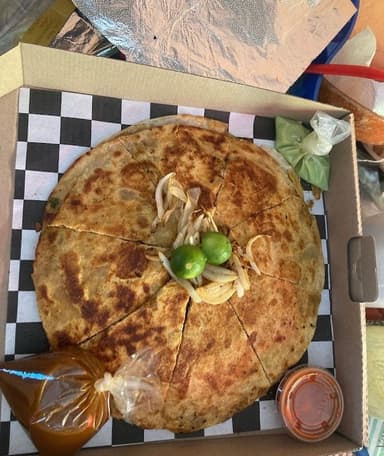 Combo- Pizza Birria Chica + Refresco