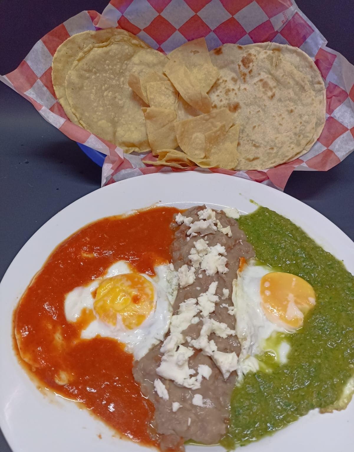 Huevos Divorciados