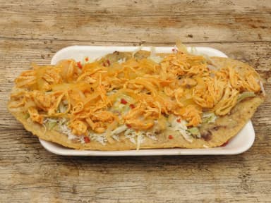 Huarache de Tinga de Pollo