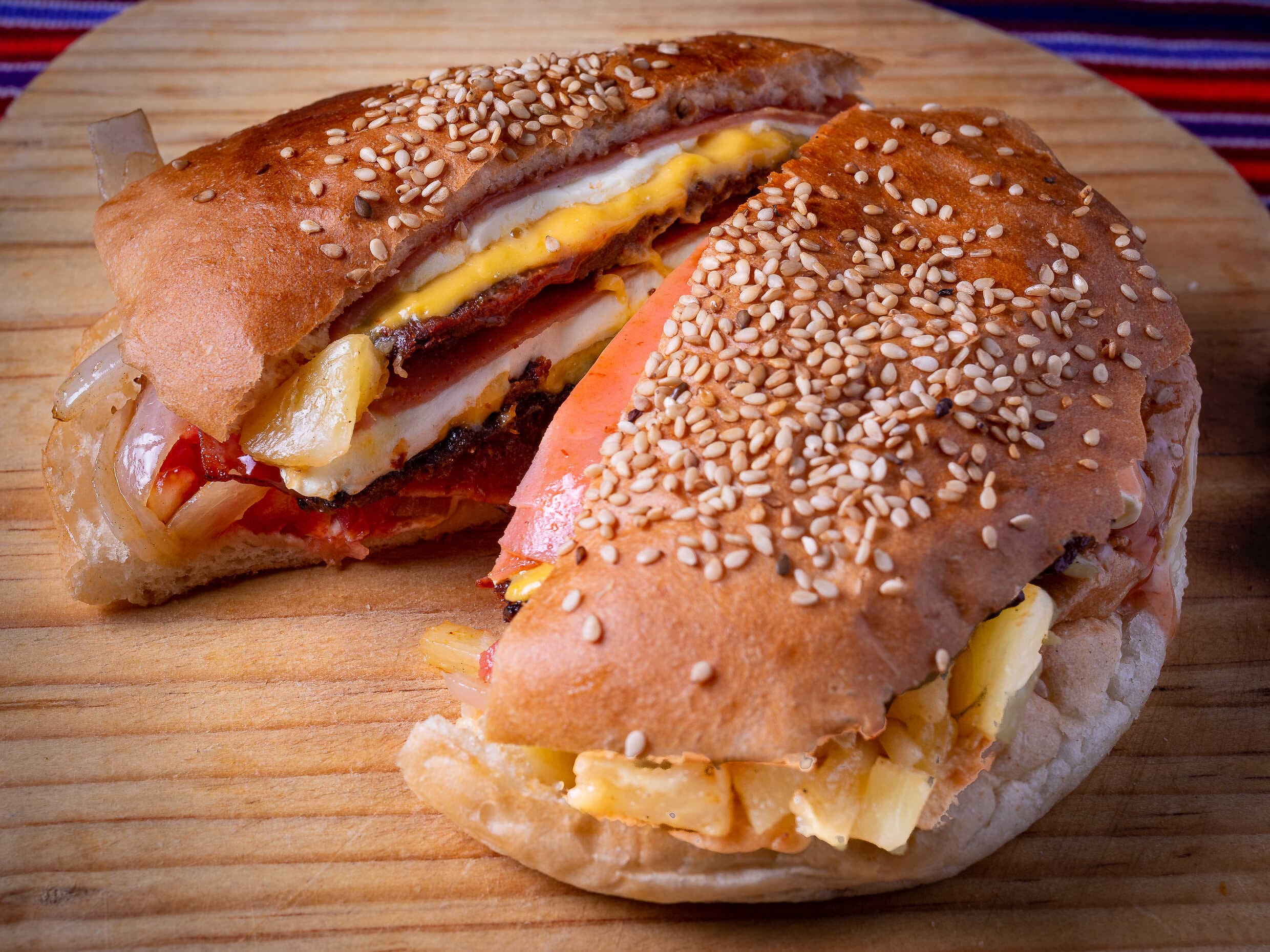 HAMBURGUESA DOBLE CARNE  CON QUESILLO