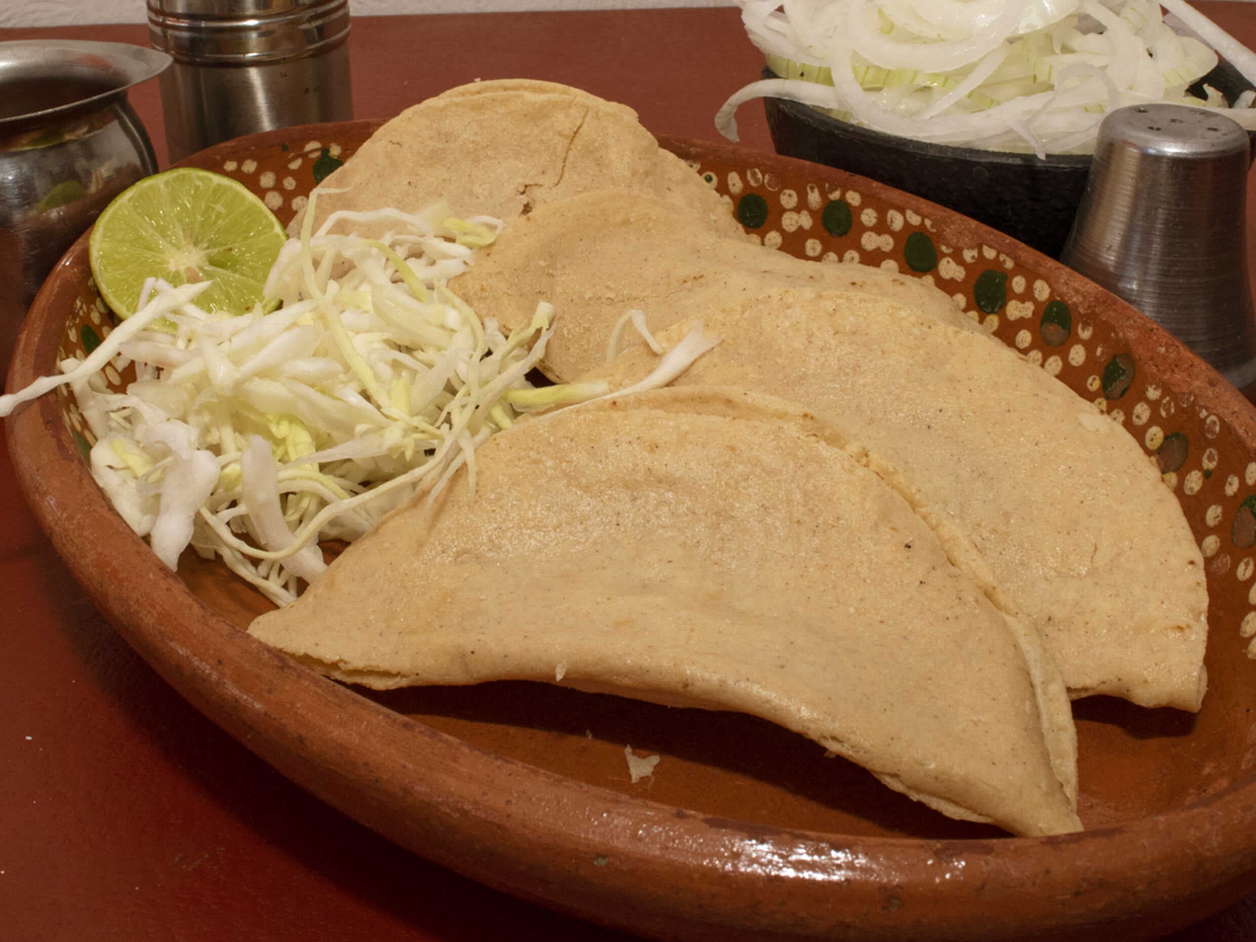 Taco dorado sencillo de frijol