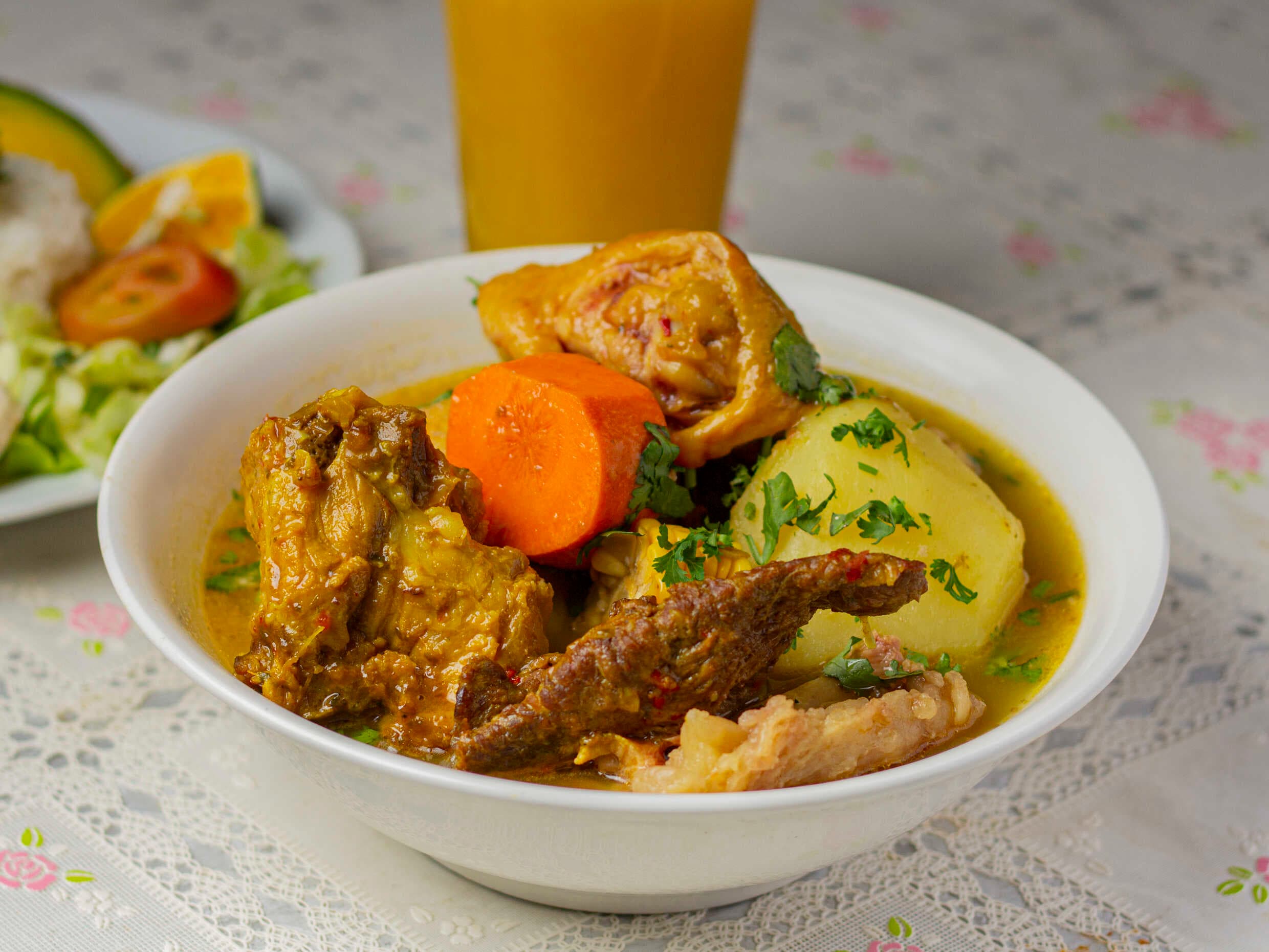 Sancocho Trifásico en Fogón de Leña