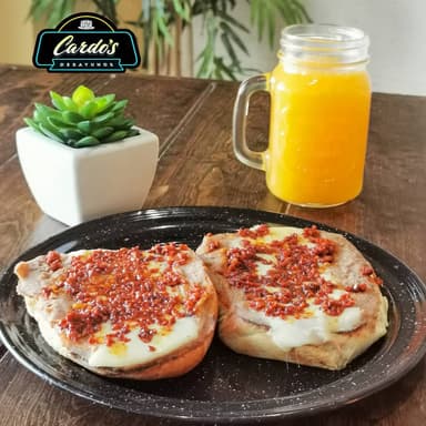 Molletes con Chorizo
