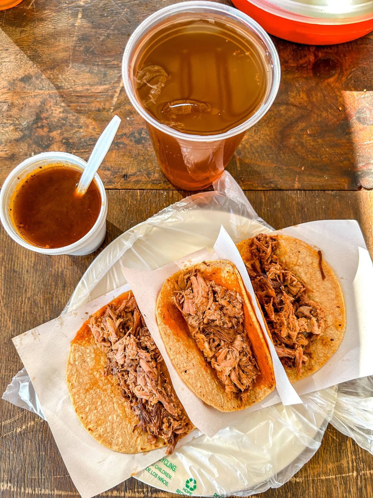 3 Tacos de Birria (50gr)+Consomé+Té Helado 20oz.