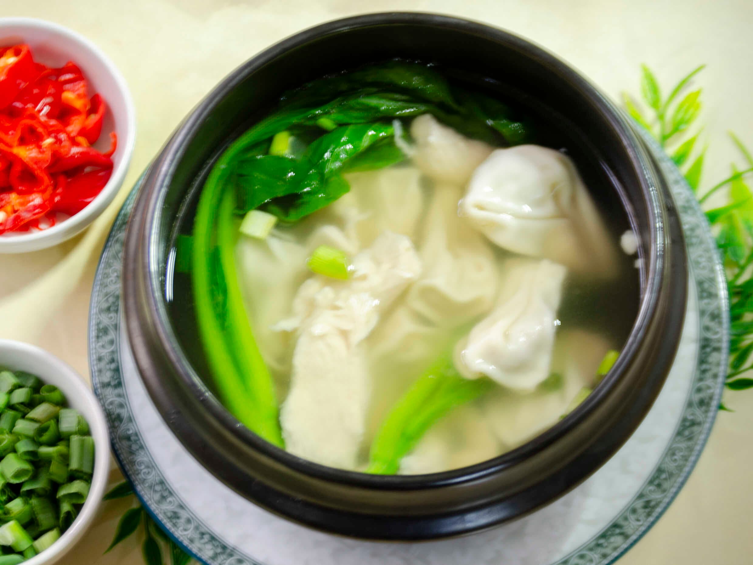 Sopa Wantán con Tallarín Especial