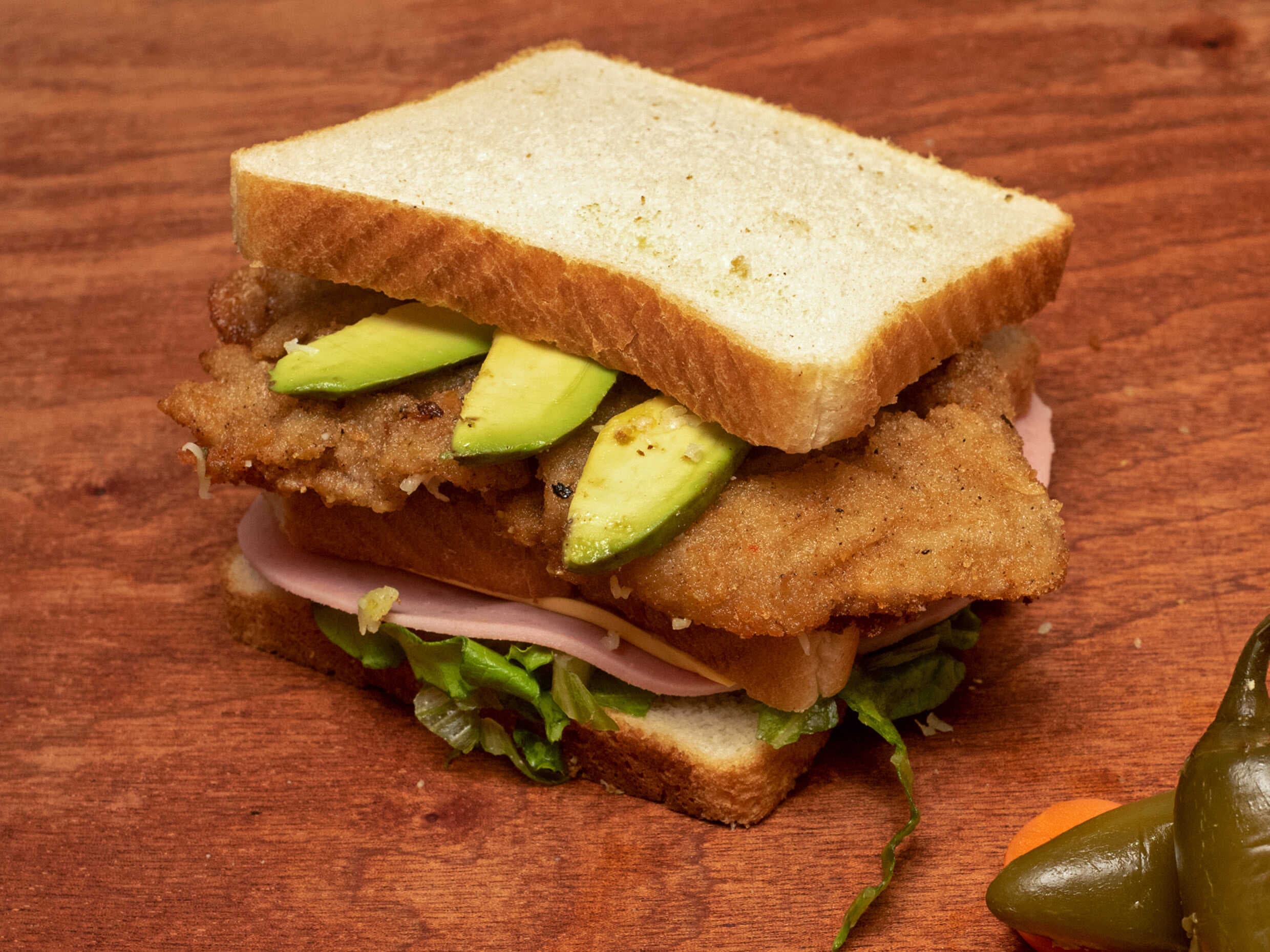 SANDWICH DEMILANESA DE RES