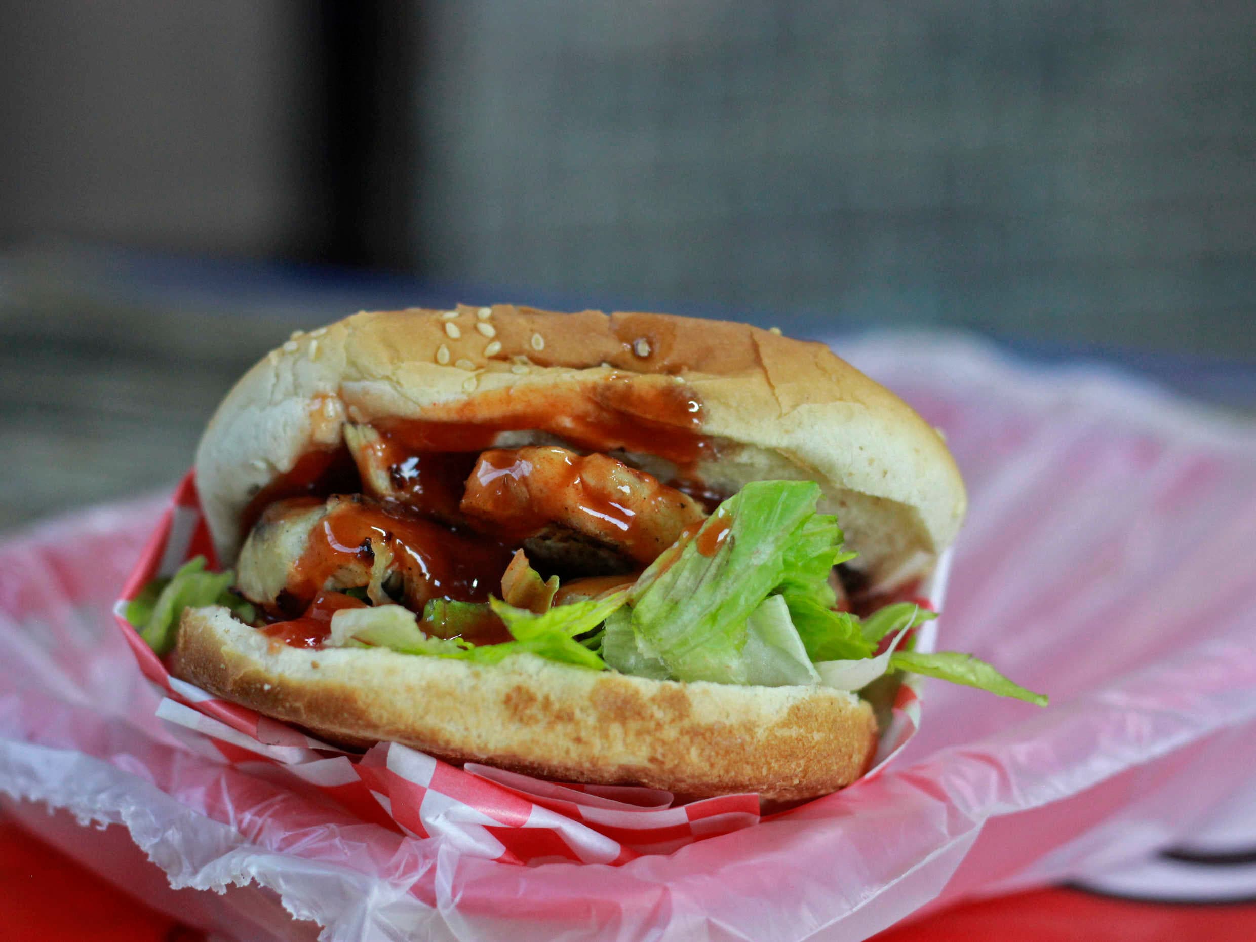 Hamburguesa de pechuga de pollo BBQ