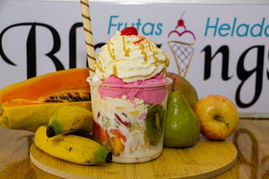 Ensalada con Helado, Queso y Chantilly