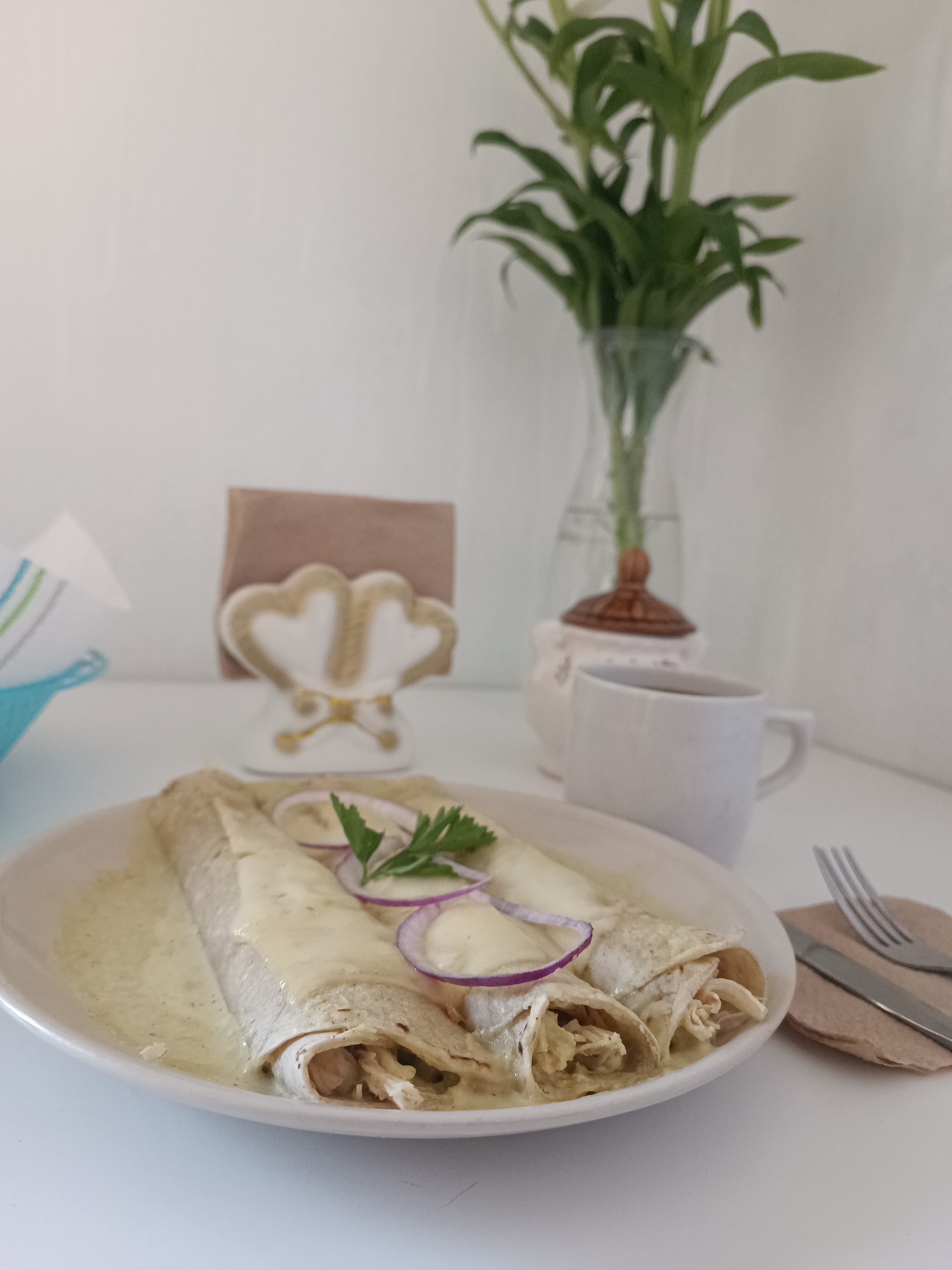 Enchiladas Suizas + Cafe