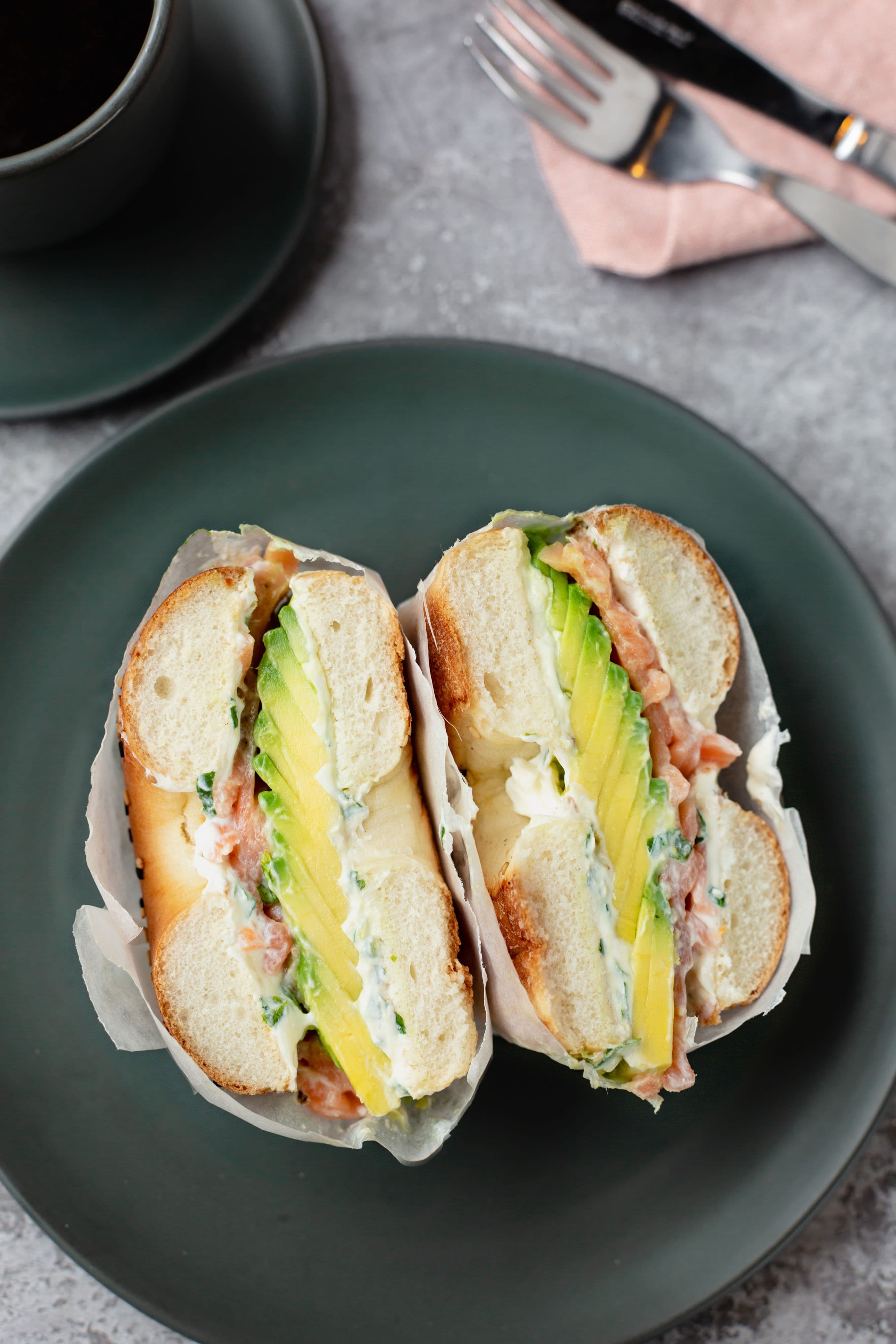 Sándwich Bagel de Salmón