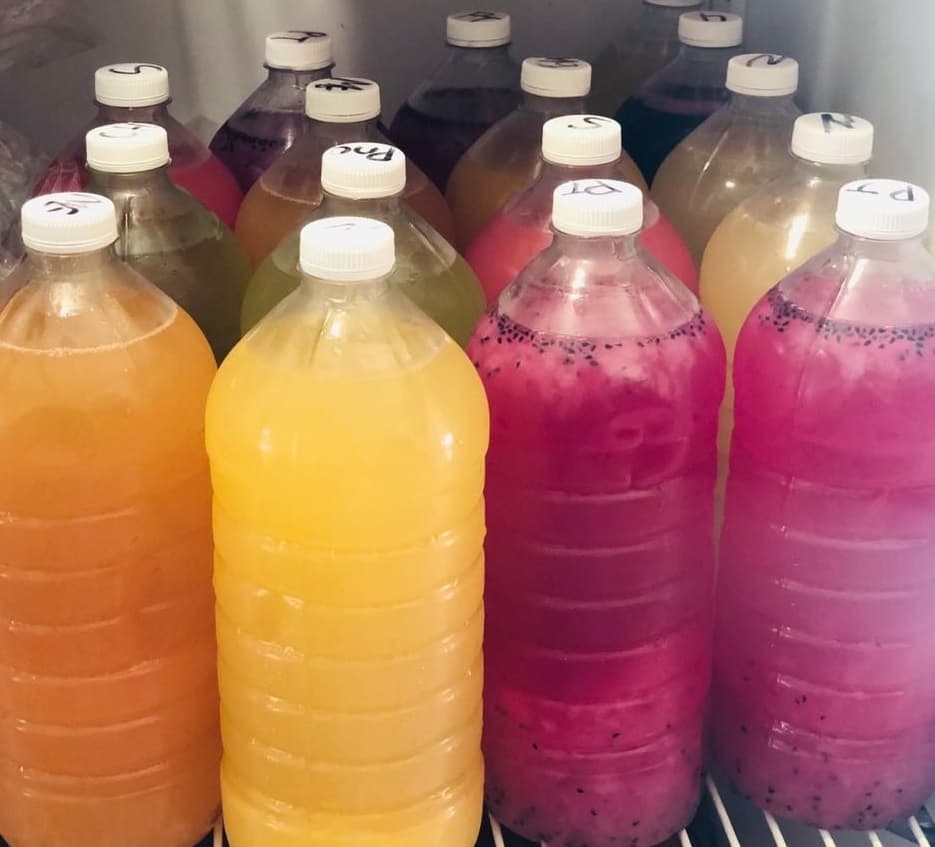 Agua de Frutas del Día.