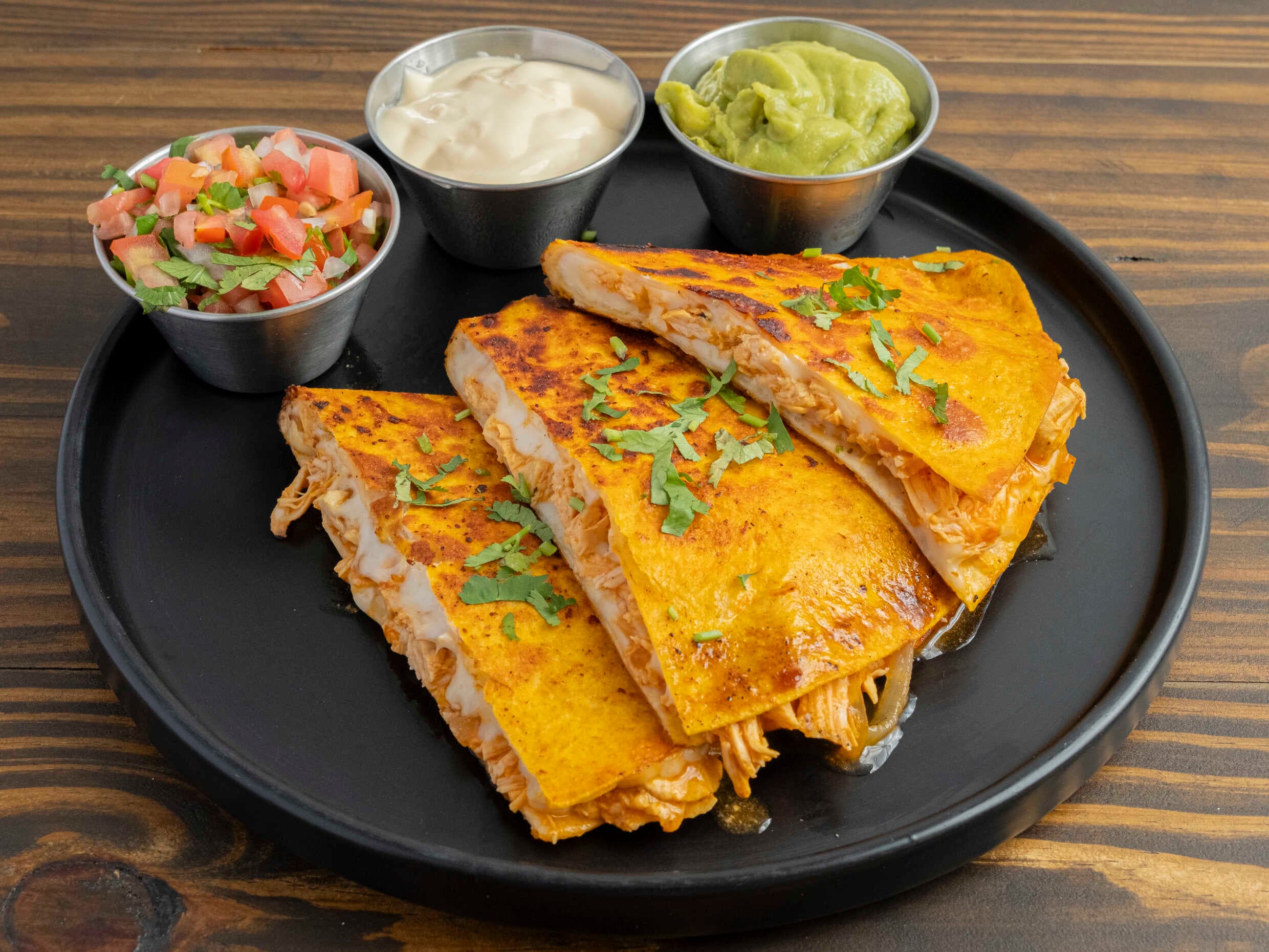 Quesadilla (Pollo ó Carne Mechada)