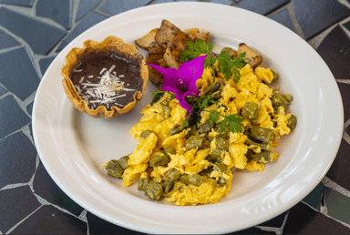 Huevos con Nopales